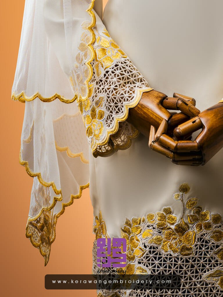 Baju Kurung Pahang Sulam Goyang Kerawang Bunga Orkid Dengan Kerawang Pagar