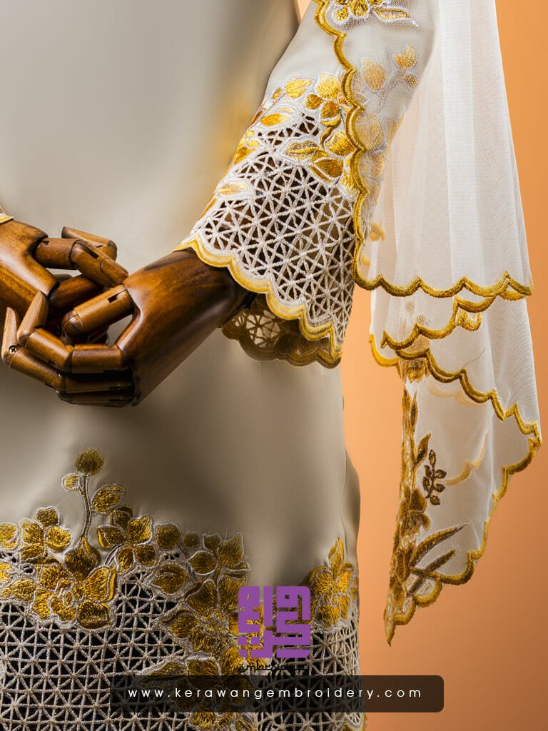Baju Kurung Pahang Sulam Goyang Kerawang Bunga Orkid Dengan Kerawang Pagar