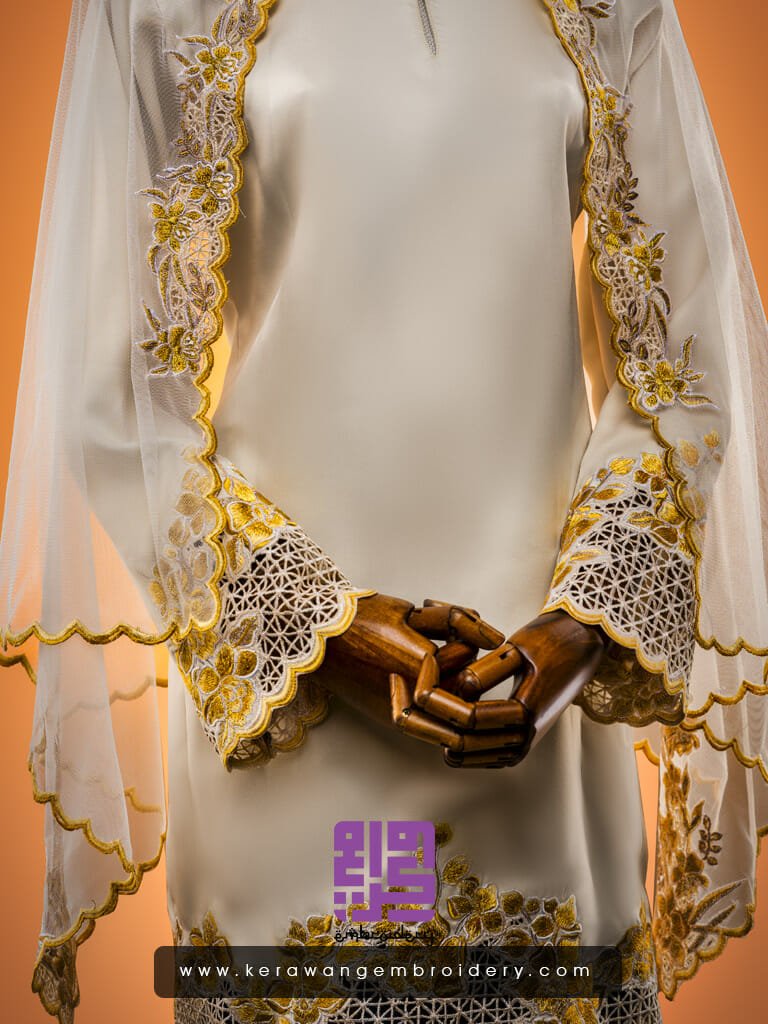 Baju Kurung Pahang Sulam Goyang Kerawang Bunga Orkid Dengan Kerawang Pagar