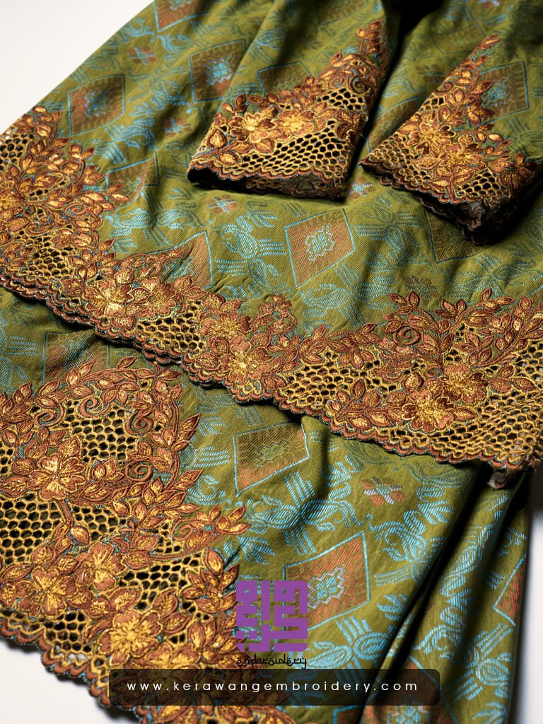 Baju Songket Pengantin Sulam Goyang Kerawang Motif Bunga Sakura